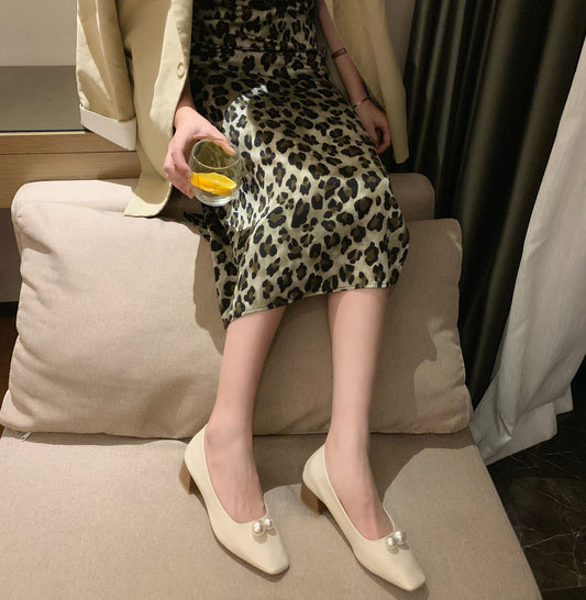 Klobige und flache Arbeitsschuhe mit mittelhohem Absatz und weicher Sohle