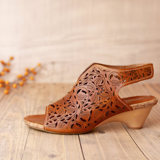 Sandali da donna retrò a punta con cinturino in velcro