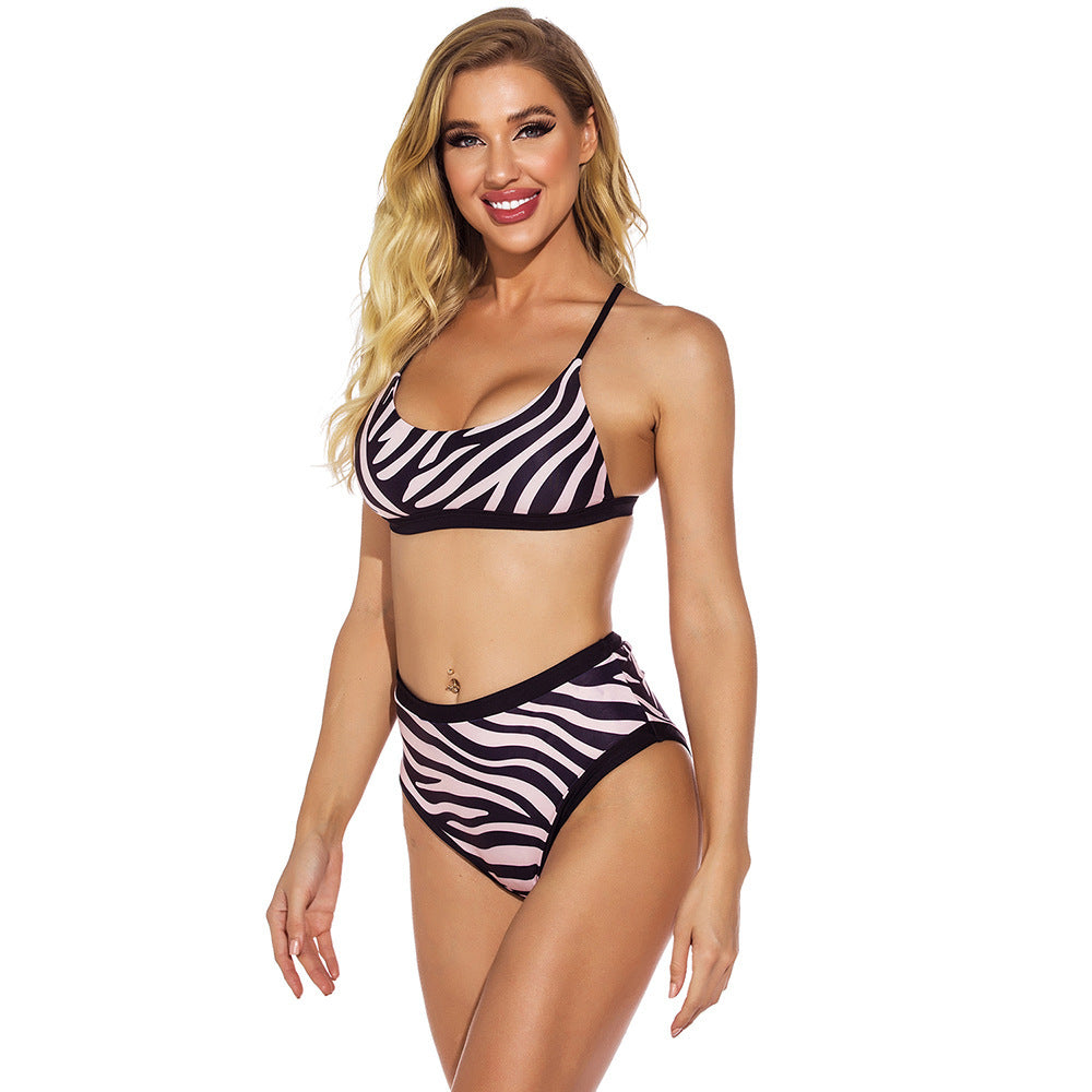 Costume da bagno con spacco a vita alta e bikini stampato