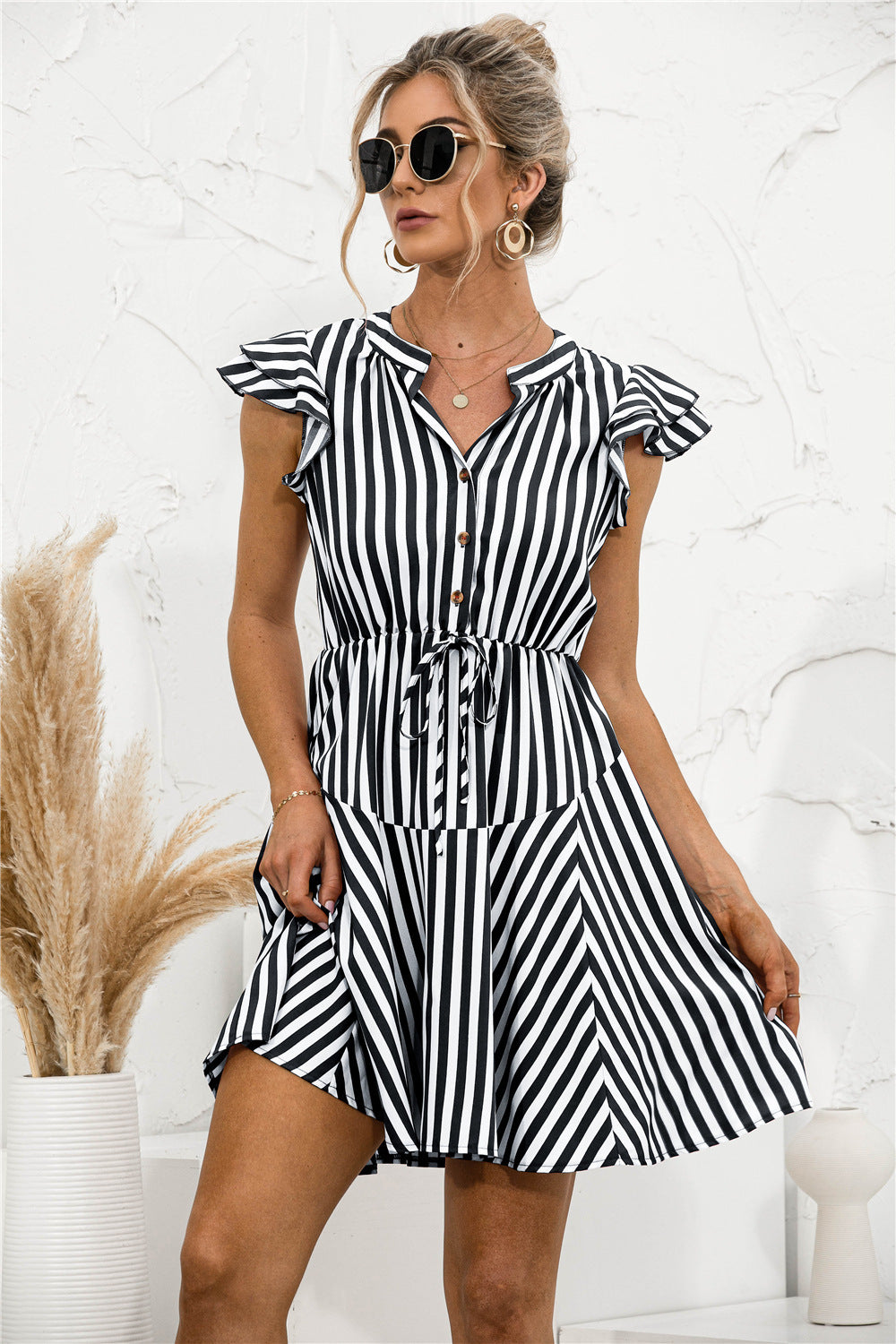 Nellie - Mini abito alla moda a maniche corte