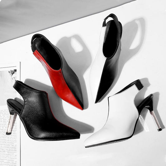 Sandali con tacco alto e punta a spillo color block alla moda