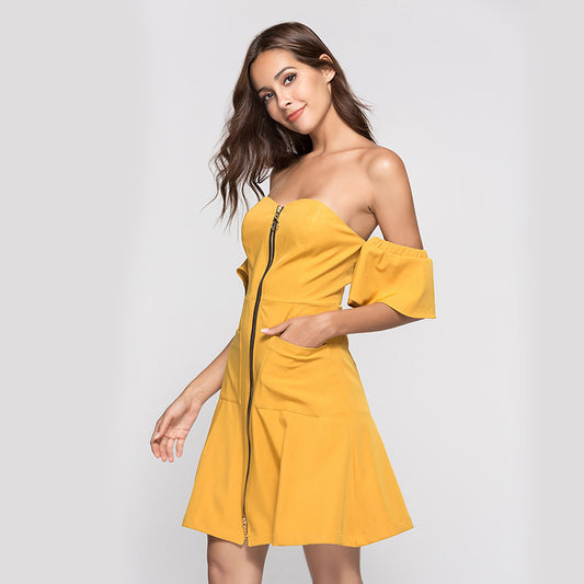 Abito da donna aderente con maniche arricciate, spalle raglan avvolte e tasca con cerniera