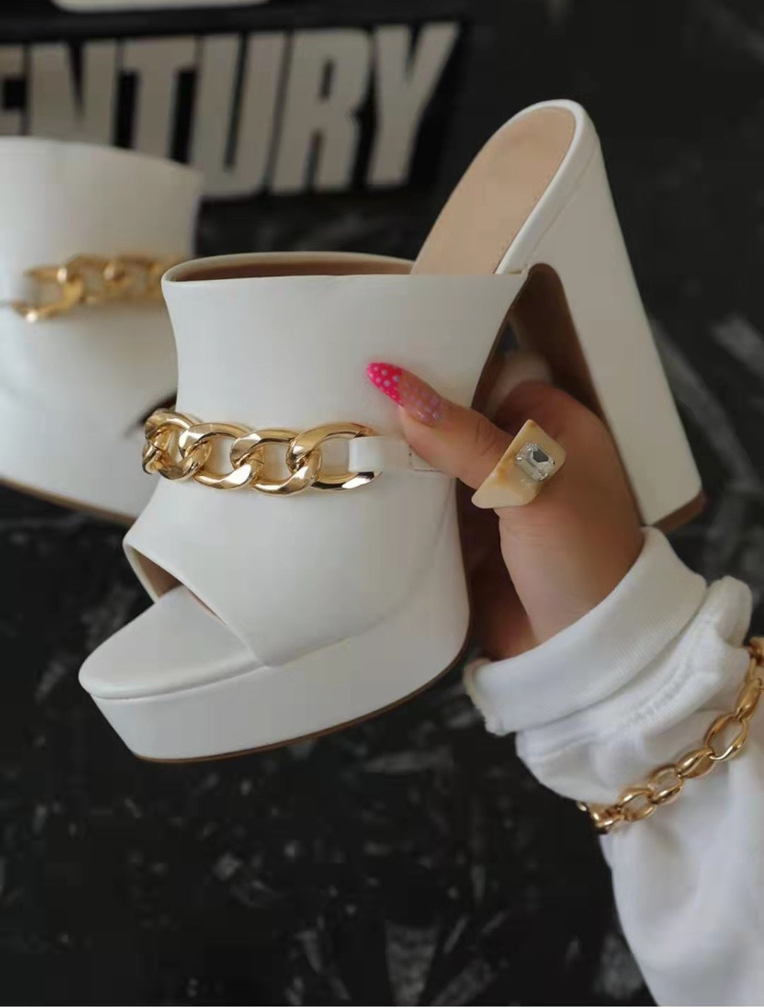 Sandali e pantofole con tacco alto da donna con tacco spesso