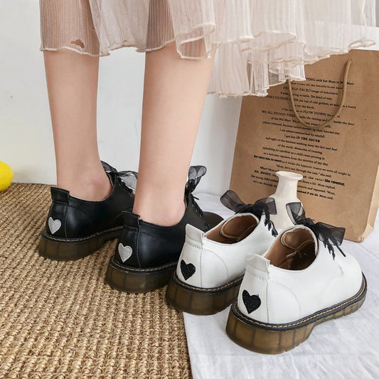 Damenschuhe mit flachen Schuhen