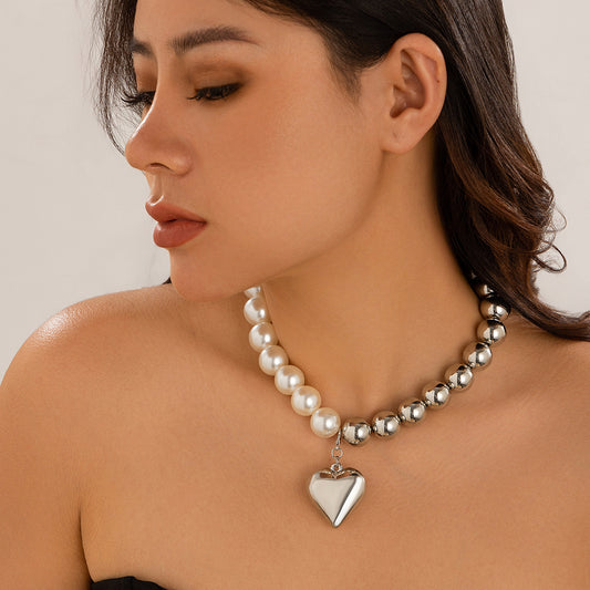 Collana grande rotonda con perline esagerate