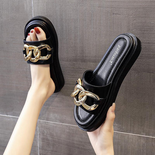 Infradito da donna con plateau beige e stile classico