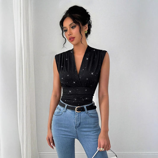 Top senza maniche con paillettes lucide e scollo a V