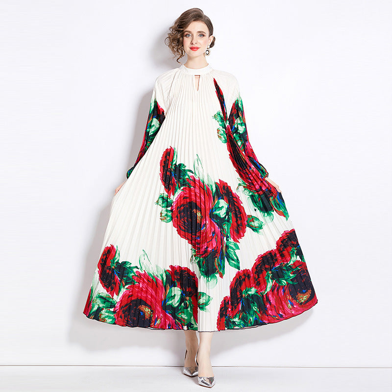 Abito da donna con cintura a nappe plissettate