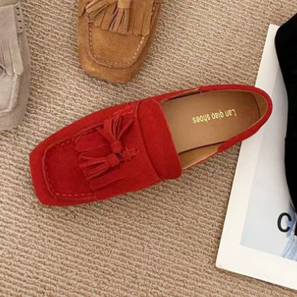 Mocassino con un pedale antiscivolo, con punta quadrata, da donna, con suola morbida, coordinato, con nappe e bocca bassa