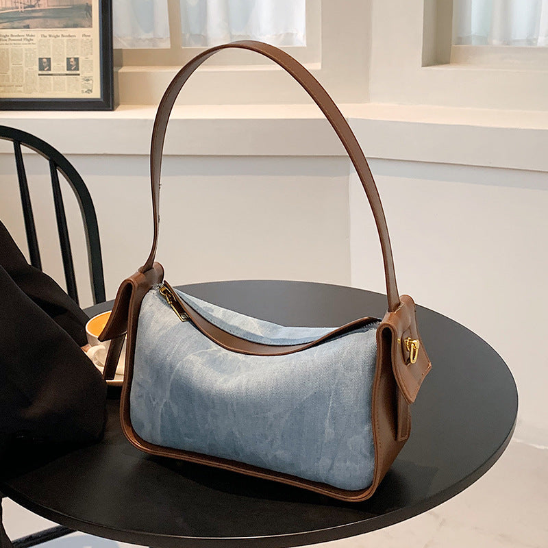 Borsa a tracolla da donna di grande capacità e con texture di alta qualità