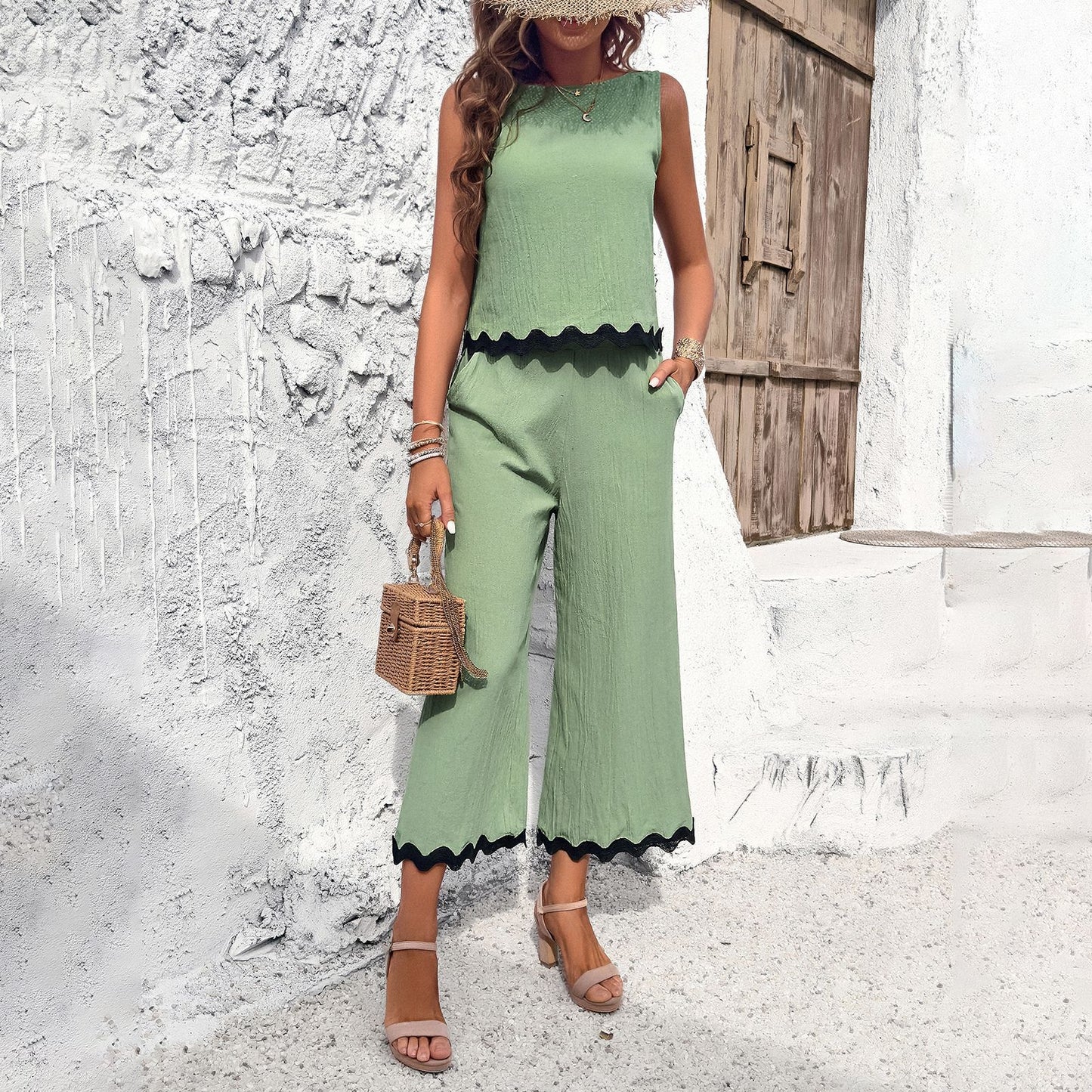 Completo con stampa Summer Wave, top senza maniche e pantaloni dritti
