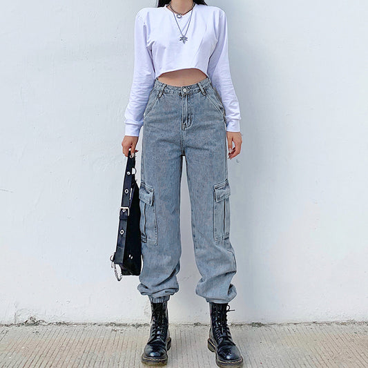 High-waisted trousers with large pockets