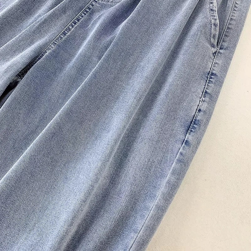 Pantaloni a gamba larga con coulisse in denim alla moda da donna