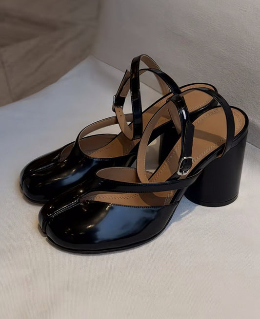 Scarpe con lacci incrociati e tacco spesso da donna con punta divisa di Niche