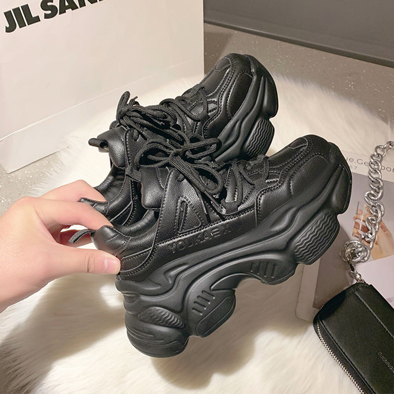 Scarpe con plateau e tacco alto, piccole sneakers bianche