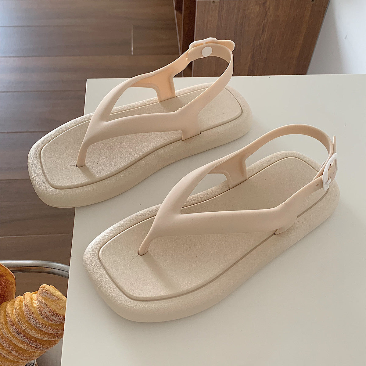 Personalisierte, einfache, einfarbige Flip-Toe-Sandalen