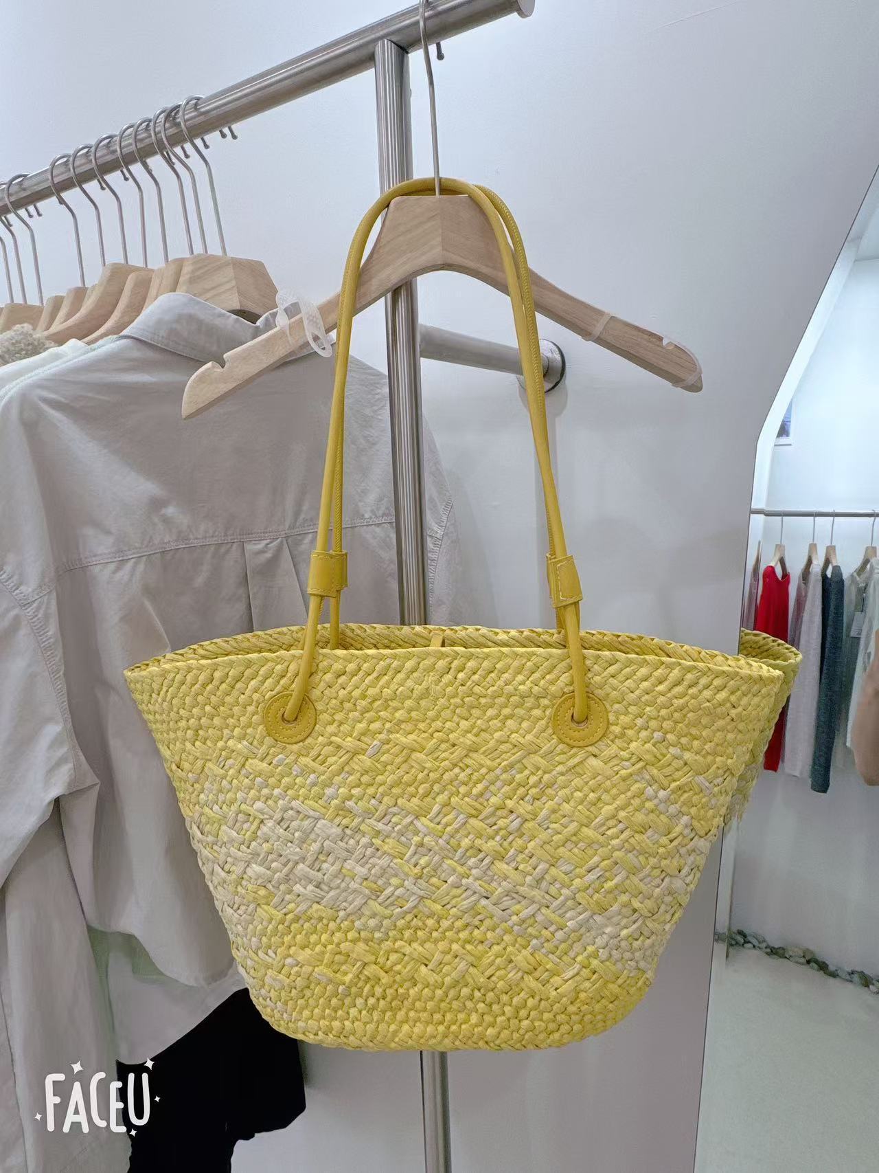 Tragbare Retro-Schultertasche aus Strohgewebe für Damen mit großem Fassungsvermögen