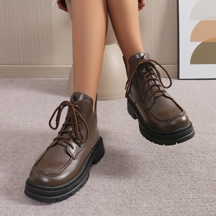 Nuovi stivali da donna con cinturino incrociato e plateau tinta unita