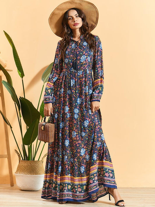 Langärmliges plissiertes Bohemian-Kleid