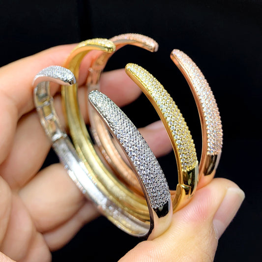 Bracciale in stile hip hop europeo e americano con zirconi intarsiati