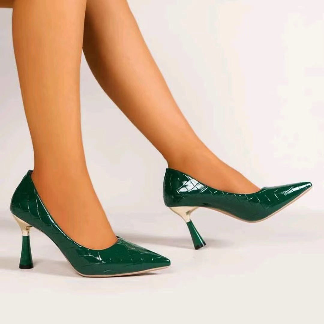 Nuove scarpe con tacco alto a punta primaverili