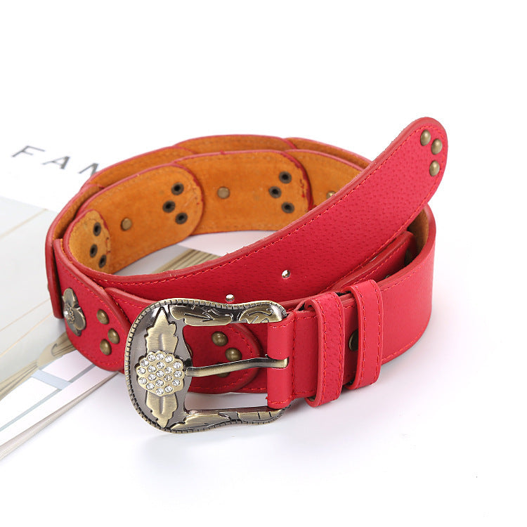 Cintura da donna retrò con jeans abbinati facilmente