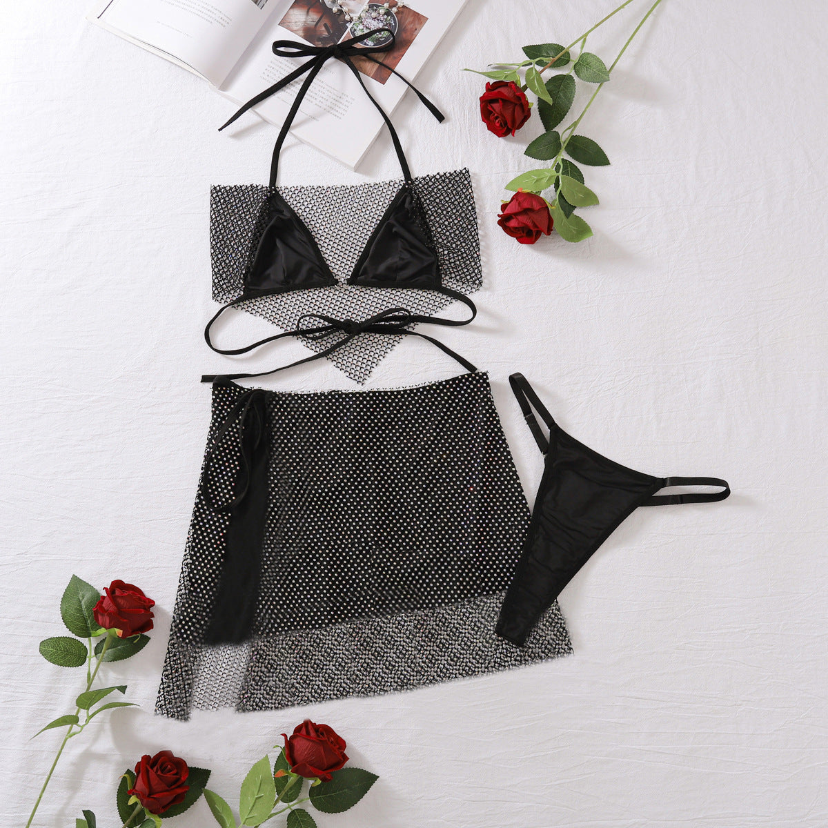 Set di tre pezzi per donna con reggiseno a triangolo con cristalli colorati e cinturino per la biancheria intima