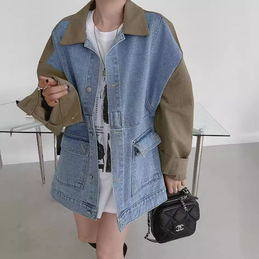 Cappotto largo in denim con cuciture a contrasto di colore alla moda, da donna