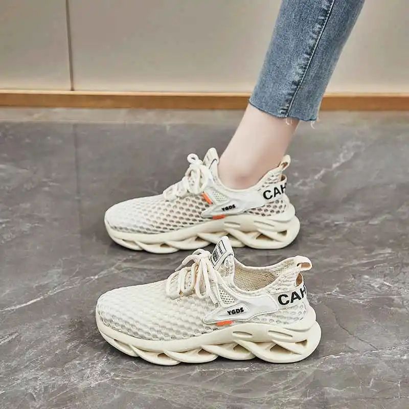 Sneakers estive Fly-knit in mesh versatile e traspirante
