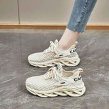 Sneakers estive Fly-knit in mesh versatile e traspirante