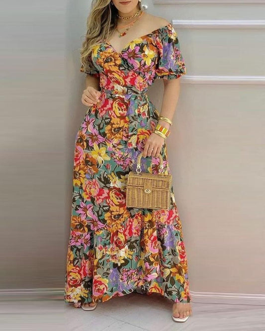 Kurzärmliges, bedrucktes Kleid mit V-Ausschnitt und taillierter Schnürung