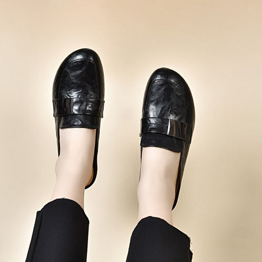 Scarpe basse in pelle da donna con punta tonda e tinta unita