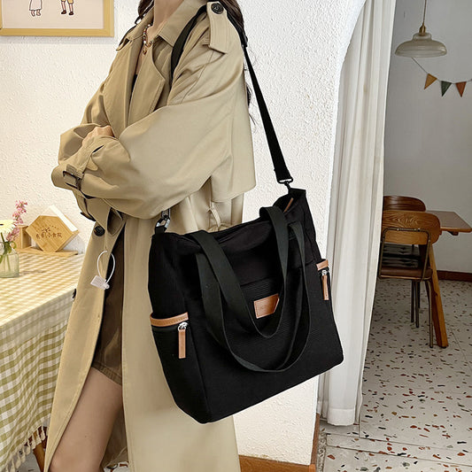 Borsa tote in velluto a coste nuova e alla moda per le donne