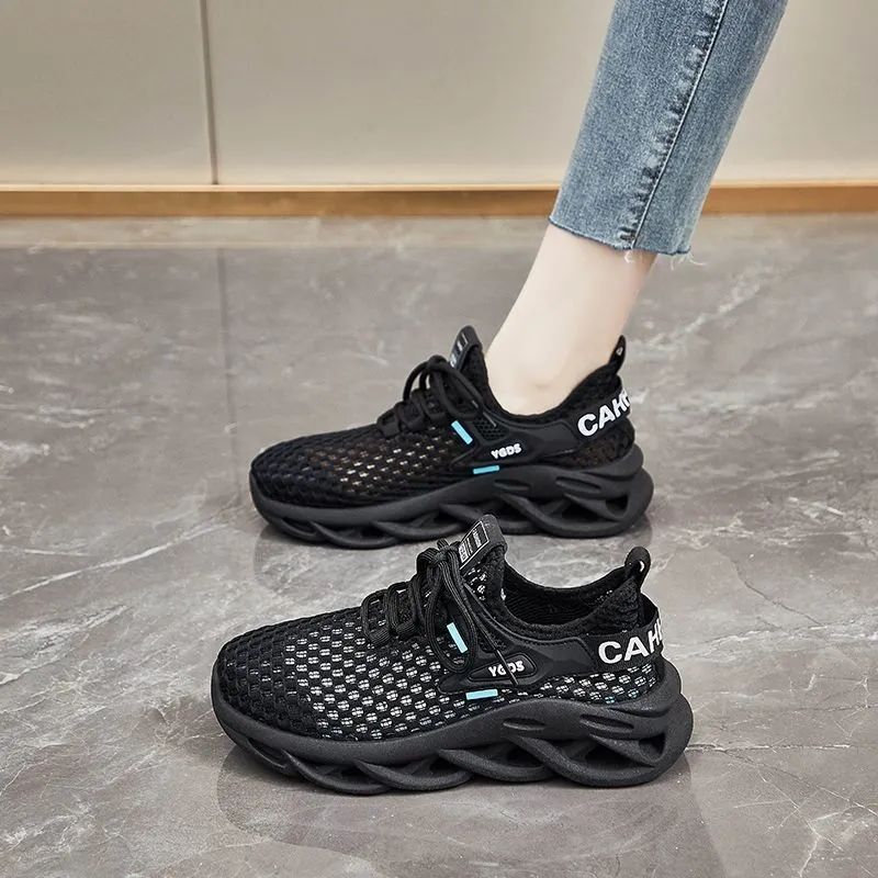 Sneakers estive Fly-knit in mesh versatile e traspirante