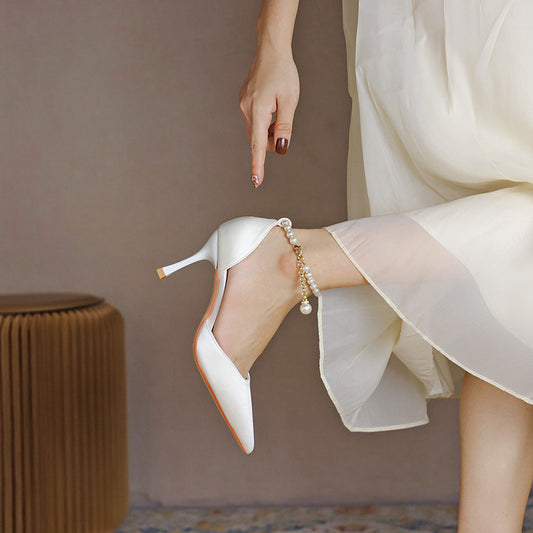 Scarpe con tacco a spillo a punta e scollate