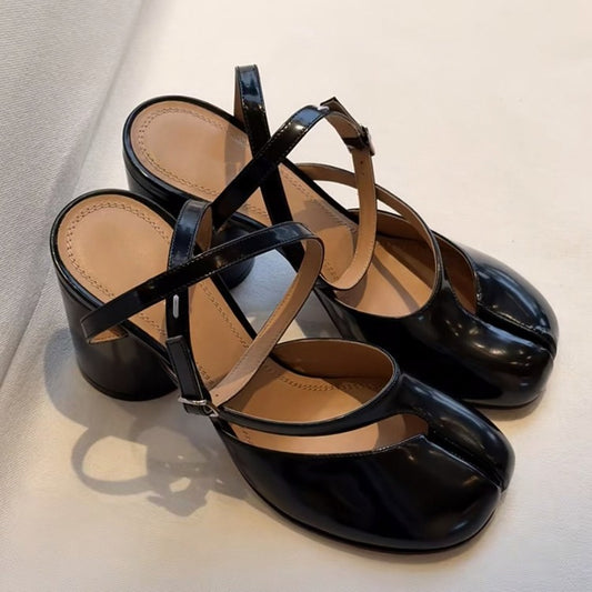 Scarpe con lacci incrociati e tacco spesso da donna con punta divisa di Niche