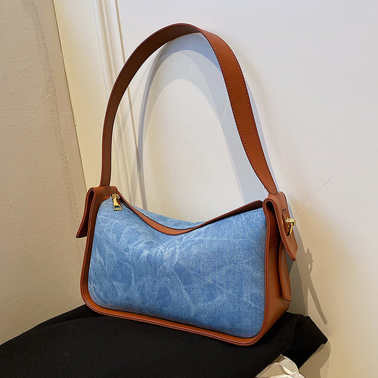 Borsa a tracolla da donna di grande capacità e con texture di alta qualità