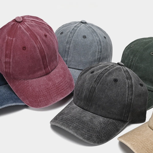 Schirmmütze aus gewaschenem Denim mit aufgestickten Buchstaben