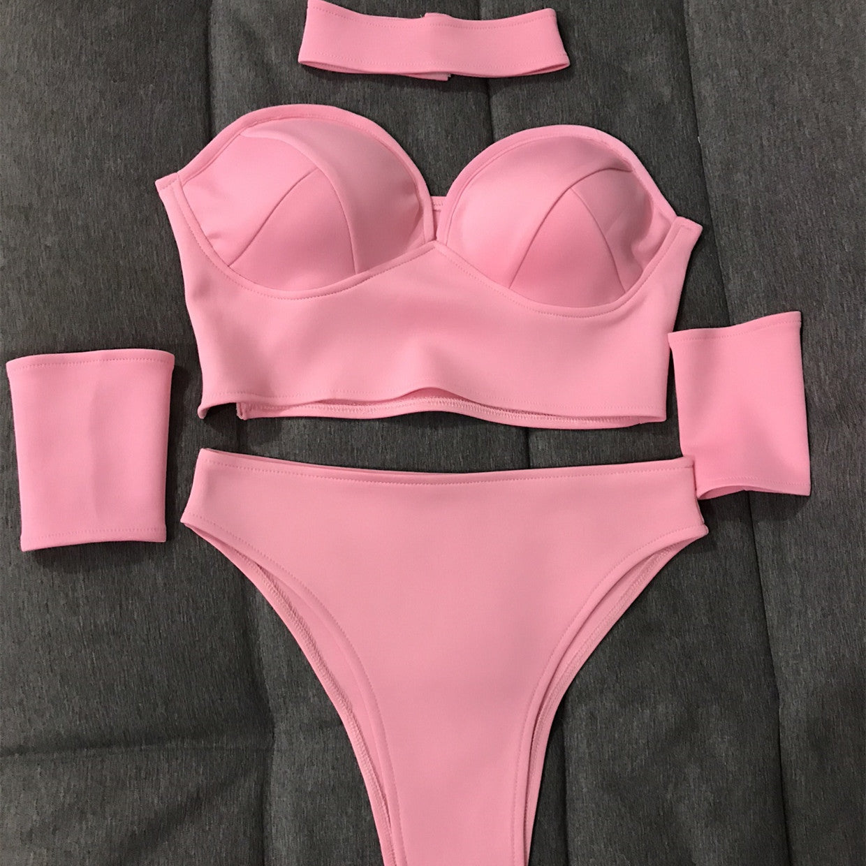 Squadra di ballo in costume da palcoscenico, club e bar