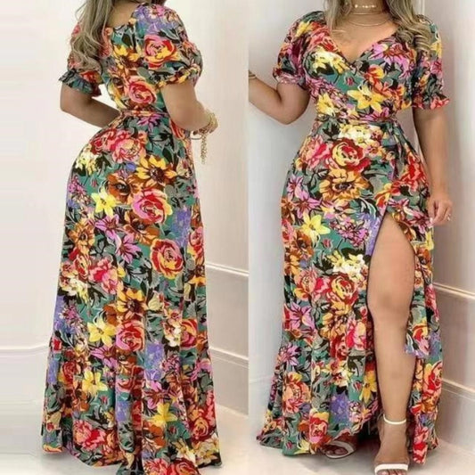 Kurzärmliges, bedrucktes Kleid mit V-Ausschnitt und taillierter Schnürung