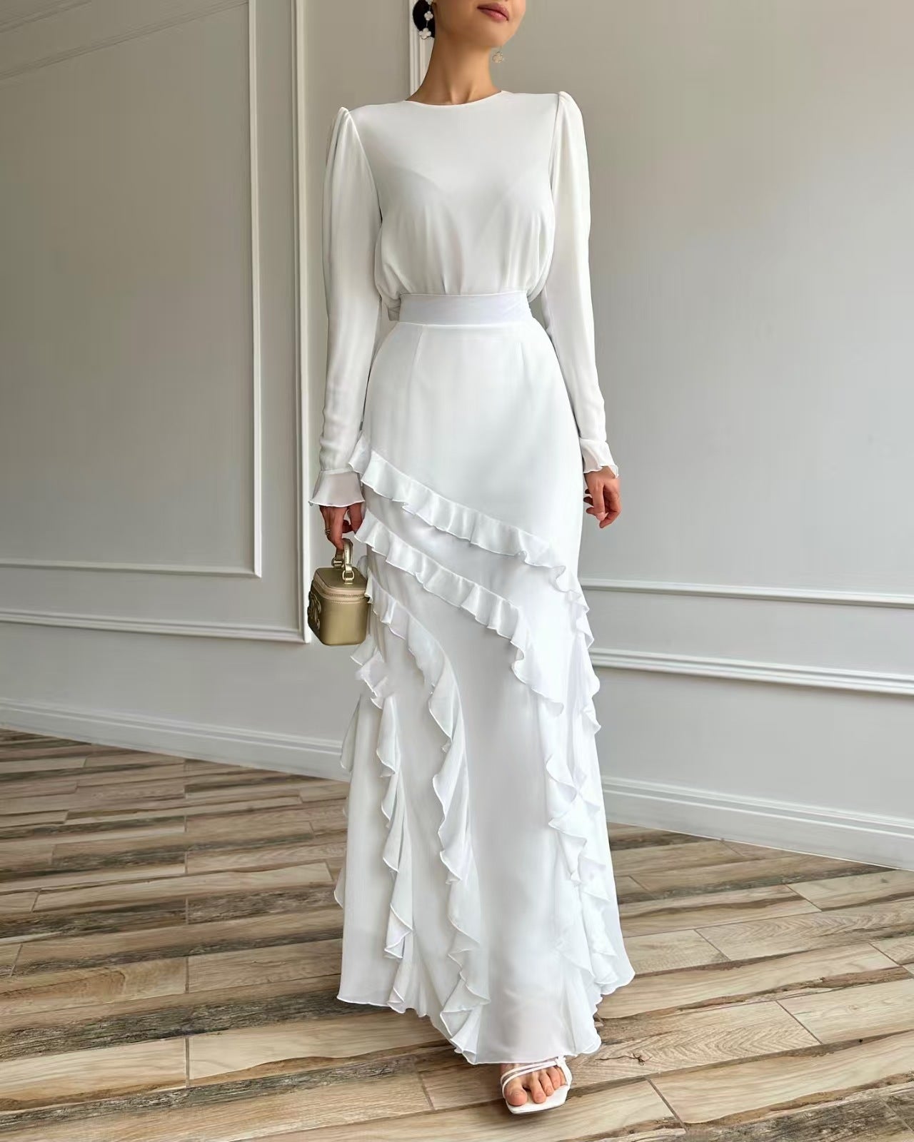 Zweiteiliges Set aus langem Kleid mit dreidimensionaler Rüsche und schmaler Passform