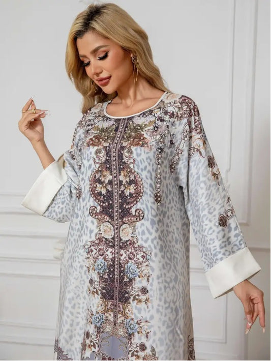 Elegantes langärmliges Abaya-Kleid mit Blumendruck
