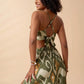 Completo due pezzi con canotta senza schienale con stampa tropicale e gonna con spacchi sulle cosce