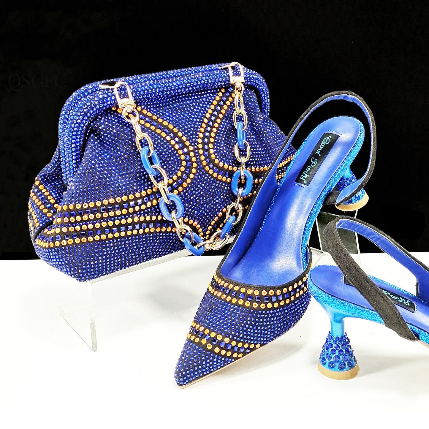 Scarpe e borse da donna a punta e scollate