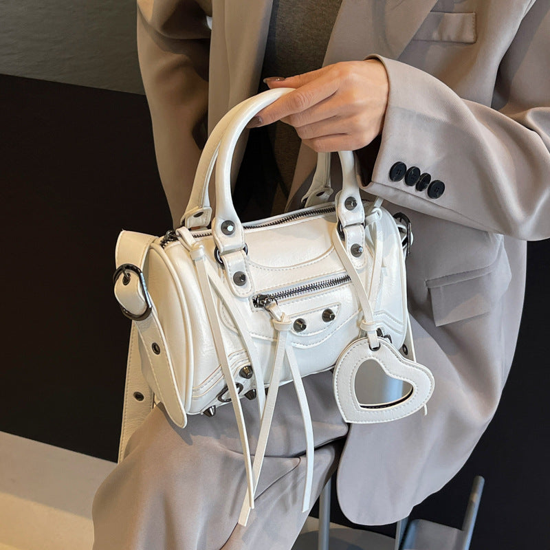 Borsa a tracolla portatile con rivetto e nappa sotto le ascelle
