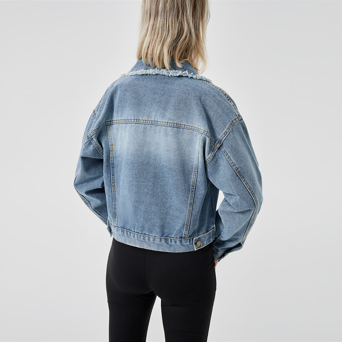 Giacca a maniche lunghe in denim da donna, modello alla moda