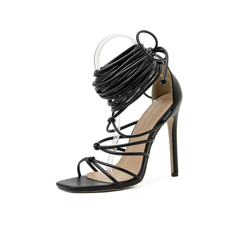 Römische Damensandalen mit Schnürung und Stilettoabsatz