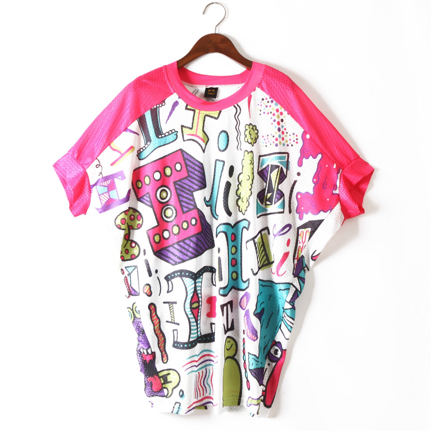 Nuovo marchio di moda del Guangdong, maglietta ampia e di grandi dimensioni per le donne.