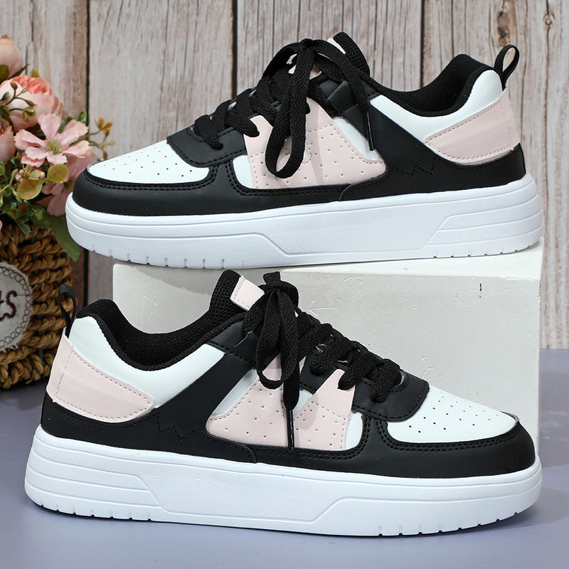 Coppia di scarpe da ginnastica con plateau morbide e comode