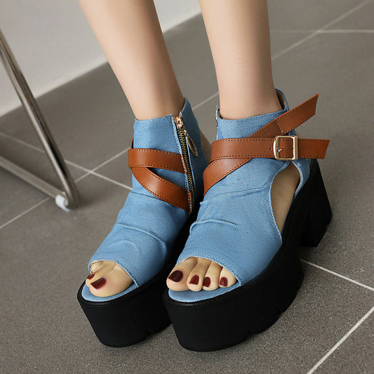 Sandali da donna in denim con cinturino in pelle e punta aperta, alla moda